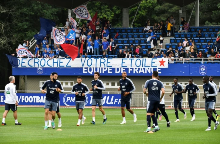 Entraînement de l'équipe de France sous les encouragements des supporters, le 6 juin 2018 à Clairefontaine