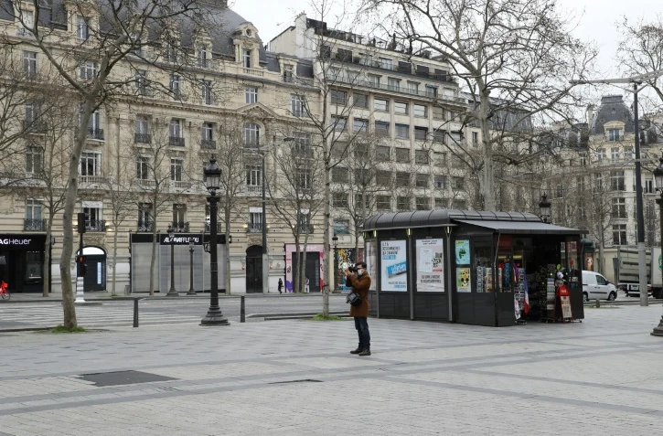 Les Champs-Elysees le 17 mars 2020