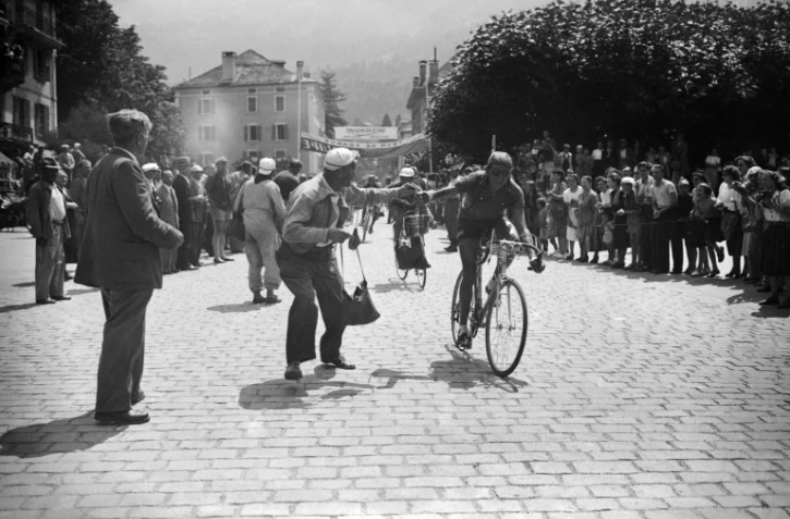 Le cycliste italien Fausto Coppi pendant une étape du Tour de France 1949