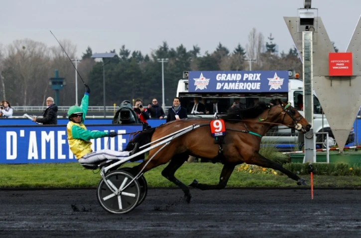Face Time Bourbon drivé par Bjorn Goop franchit la ligne en tête lors du Grand Prix d'Amérique le 26 janvier 2020