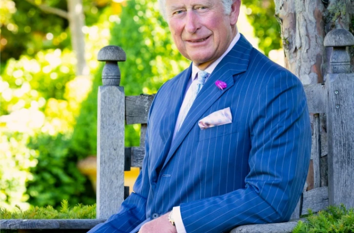 En costume trois pièces ou gentleman farmer selon l'occasion, Charles a créé son propre style, intemporel et exigeant