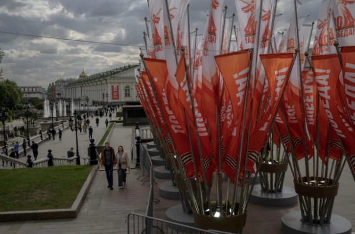 La place Manejnaïa, dans le centre de Moscou, décorée pour les cérémonies du 9 mai