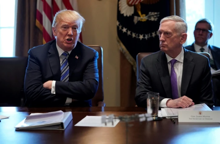 Le président américain Donald Trump, à gauche, et son ministre de la Défense, Jim Mattis, qui a démissionné jeudi, ici à la Maison Blanche, le 8 mars 2018