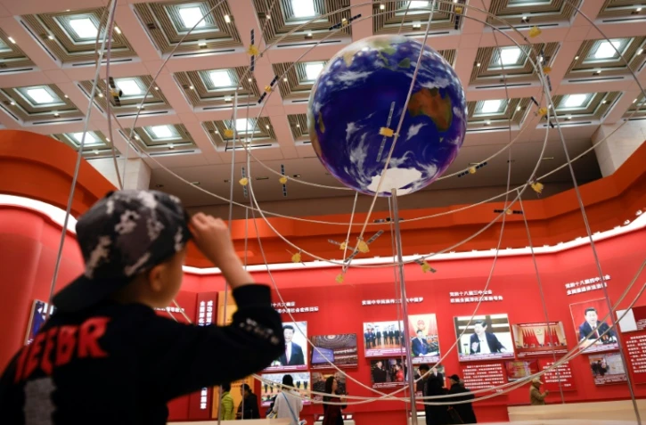 Une exposition au Musée nationale de Chine à Pékin explique aux visiteurs le système de navigation Beidou, en février 2019 