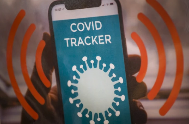 La nécessité de tracer la circulation du Covid-19 suscite des controverses dans le monde entier