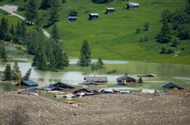 Le village de Blatten, détruit par un glissement de terrain après l'effondrement du glacier du Birch et le lac artificiel qui s'est formé, le 29 mai 2025 dans les Alpes suisses