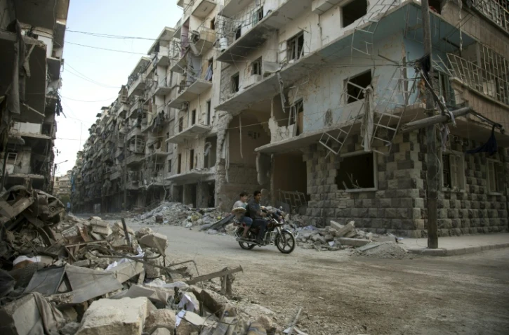 Dégâts après des bombardements dans un quartier est d'Alep, en Syrie, le 4 mai 2016