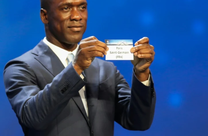 L'ancien football néerlandais Clarence Seedorf effectue le tirage de la phase de groupes de la Ligue des champions, le 25 août à Monaco