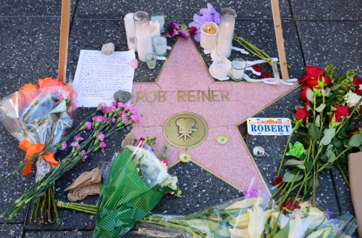Mémorial improvisé pour Rob Reiner sur le Hollywood Walf of Fames, le 16 décembre 2025