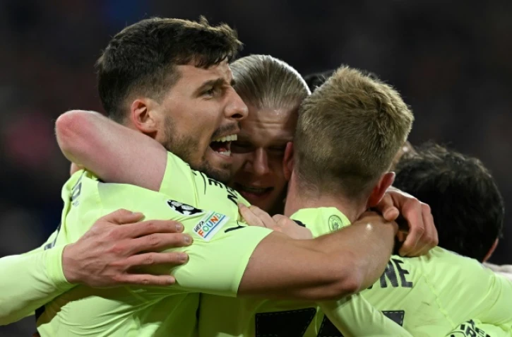 Le Norvégien Erling Haaland entouré de ses coéquipiers après son but contre le Bayern Munich en quart de finale retour de la Ligue des champions à Munich le 19 avril 2023