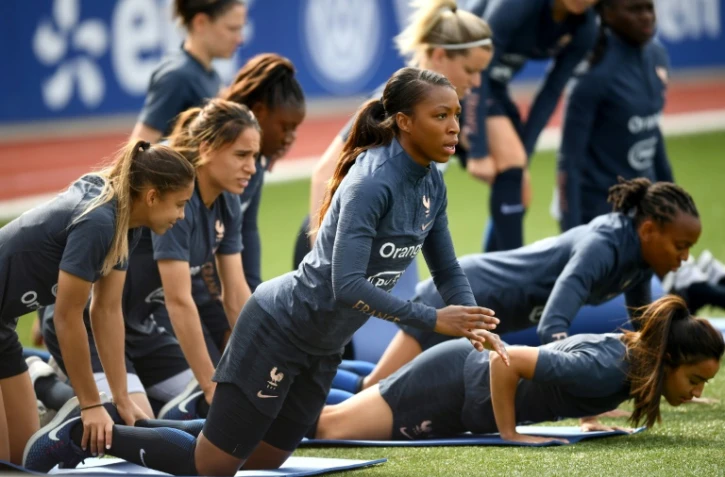 L'attaquante Grace Geyoro (c) lors d'une séance d'entraînement des Bleues à Clairefontaine, le 27 mai 2019