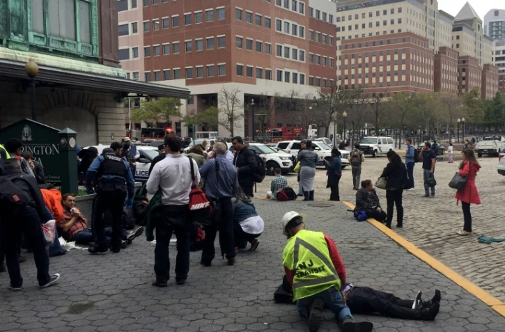 Des blessés soignés à Hoboken, dans le New Jersey, près de New York après un accident de train, le 29 septembre 2016