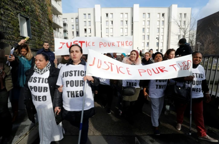 Plusieurs centaines de personnes participaient lundi 6 février 2017 à une marche à Aulnay-sous-Bois, pour réclamer "Justice pour Théo"