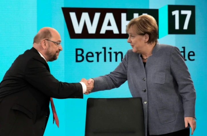 La chancelière allemande Angela Merkel et le président des sociaux-démocrates Martin Schulz avant un débat télévisé le 24 septembre 2017