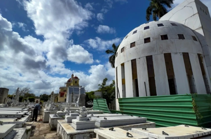 Le mausolée de Catalina Lasa (1875-1930) et Juan Pedro Baro (1861-1940) au cimetière Colon de La Havane, le 12 février 2024 à Cuba