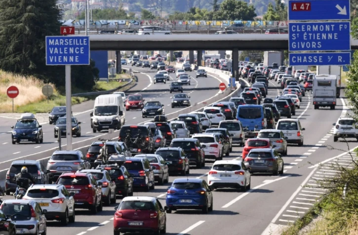 Trafic chargé sur l'A7 entre Lyon et Vienne, le 10 juillet 2021