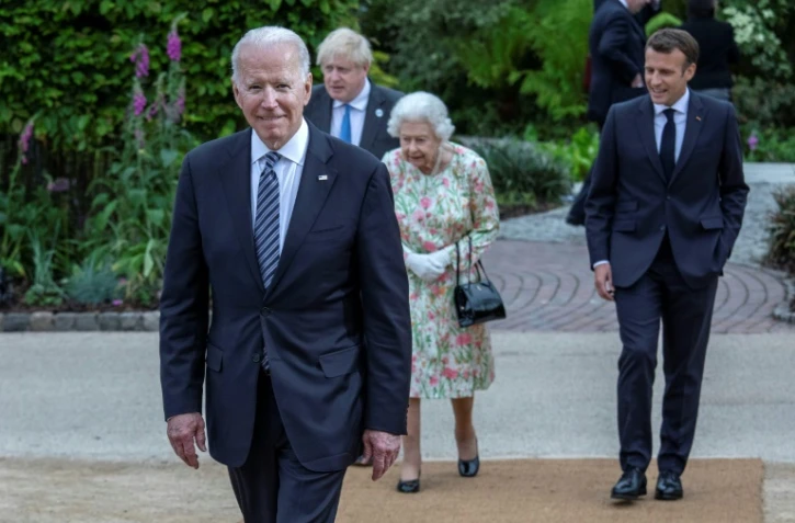 De gauche à droite, le président américain Joe Biden, le Premier ministre britannique Boris Johnson, la reine Elizabeth II et le président français Emmanuel Macroin, lors du G7 à Carbis Bay (Royaume-Uni), le 11 juin 2021