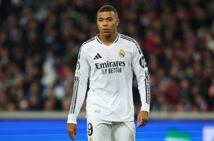 L'attaquant français du Real Madrid Kylian Mbappé lors du match de l'UEFA Champions League entre le Lille LOSC et le Real Madrid au stade Pierre Mauroy de Villeneuve-d'Ascq, le 2 octobre 202 4dans le nord de la France