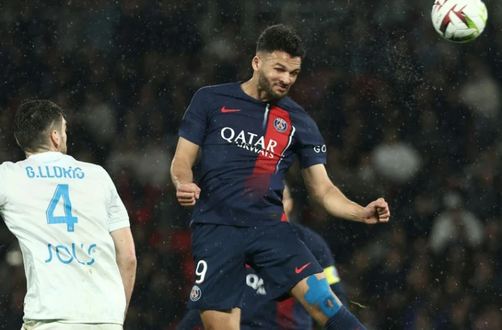 L'attaquant parisien Gonçalo Ramos égalise de la tête contre Le Havre, le 27 avril 2024 au Parc des Princes