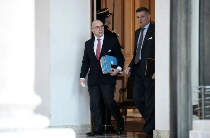 Le ministre de l'Intérieur Bernard Cazeneuve quitte le palais de l'Elysée après le conseil des ministres, le 2 février 2016