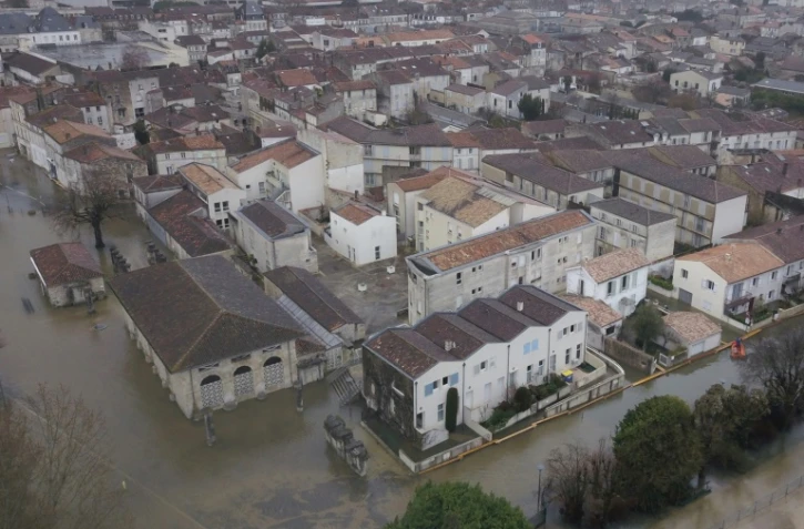Vue aérienne de Saintes inondée par les eaux de la Charente, le 6 février 2021