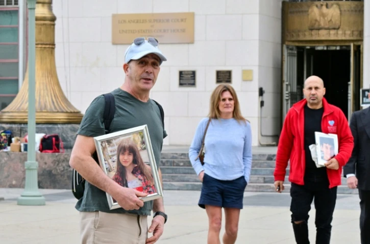 Devant le tribunal de Los Angeles le 9 février 2026