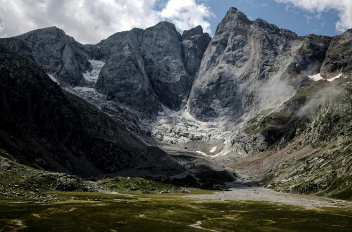 Le glacier des Oulettes de Gaube, dans le massif du Vignemale, dans les Hautes-Pyrénées, le 21 juillet 2023