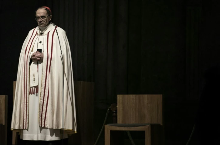 L'archevêque Philippe Barbarin célèbre la messe dans la cathédrale Saint-Jean de Lyon le 3 avril 2016