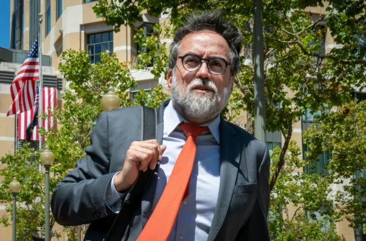Arturo Bejar, ancien ingénieur de Meta, quitte le tribunal fédéral d'Oakland en Californie après son témoignage dans le procès de Meta, le 19 août 2026