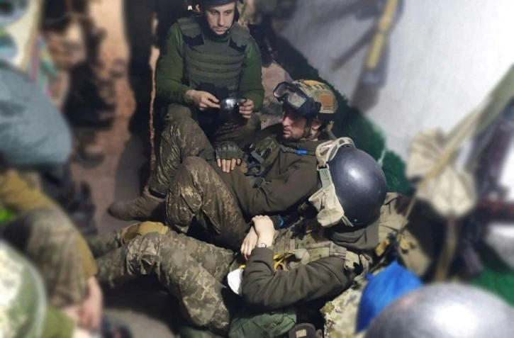 Poursuite des évacuations à Azovstal selon Kiev, premier procès pour crime de guerre