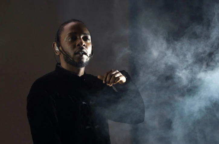 Le rappeur américain Kendrick Lamar se produit sur la scène du festival californien de Coachella, à Indio, le 16 avril 2017