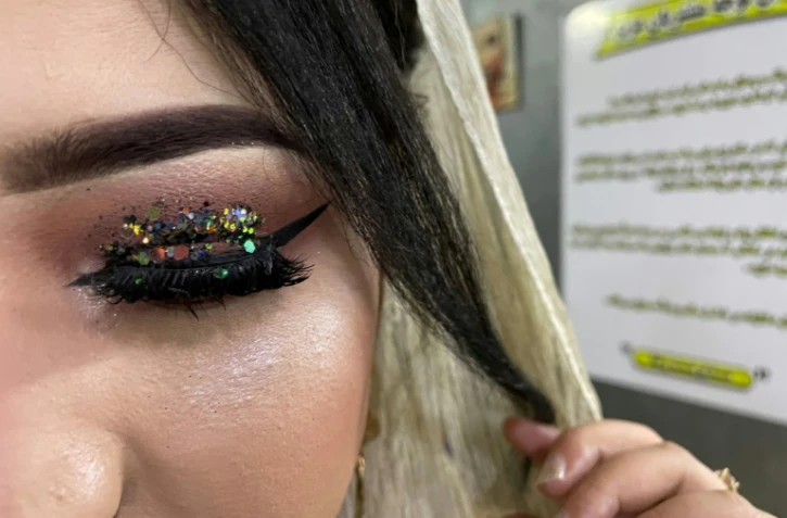 Une cliente d'un salon de beauté à Kaboul, le 18 octobre 2021