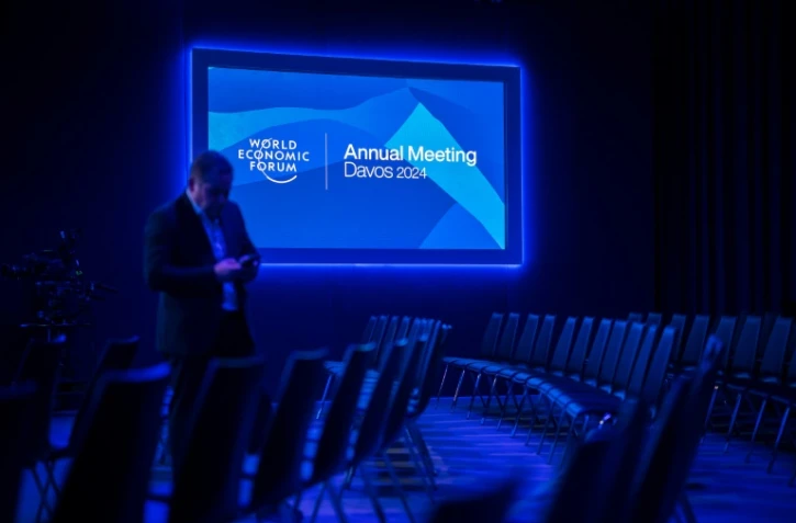 Vue d'intérieur du centre de Congrès de Davos en Suisse le 15 janvier 2024, à la veille de l'ouverture du Forum économique mondial