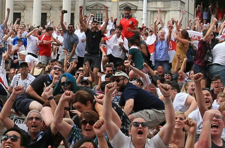 Les supporters anglais fous de joie à Leeds après la qualification en demi finales du Mondial le 7 juillet 2018