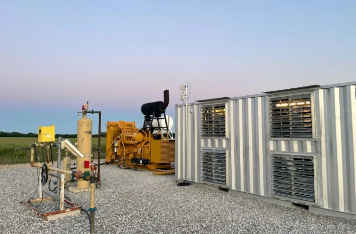 Aux Etats-Unis, des centres de données pour la création de bitcoins fonctionnent grâce au gaz naturel brûlé pour limiter l'impact environnemental de la cryptomonnaie