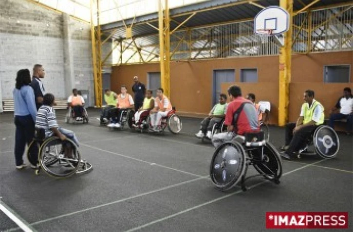 Dimanche 28 octobre 2007 - 

Journée de perfectionnement de la technique de déplacement en basket en fauteuil - Photo Noël Thomas