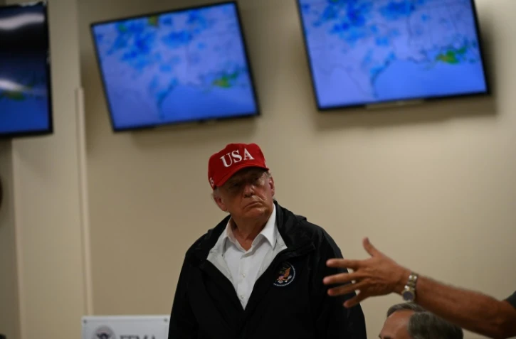 Le président Donald Trump le 29 août 2020 au cours d'une visite à Orange (Texas) après le passage de l'ouragan Laura qui a frappé la Louisiane et le Texas