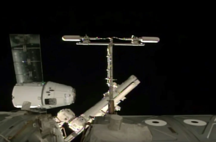 Photo fournie le 20 juillet 2016 par la NASA de l'arrivée de SpaceX Dragon à l'ISS