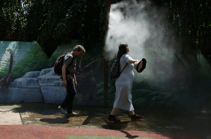 Brumisation dans un parc de Pantin en Seine-Saint-Denis, au nord-est de Paris, le 28 juin 2026