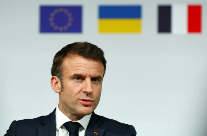 Le président Emmanuel Macron s'exprime après une réunion internationale consacrée à l'Ukraine à l'Elysée, le 26 février 2024 à Paris