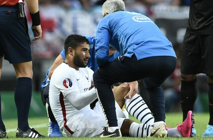 L'attaquant de l'équipe de France Nabil Fekir victime d'une rupture du ligament croisé, en amical face au Portugal, le 4 septembre 2015 à Lisbonne