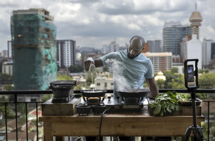 Dennis Ombachi, ancien rugbyman kényan devenu influenceur culinaire, le 12 avril 2024 à Nairobi