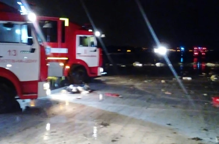 Photo fournie par les autorités russes montrant des camions de secours à l'aéroport de Rostov-sur-le-Don en Russie, le 19 mars 206