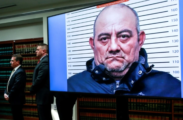 Une photo du narcotrafiquant présumé Dairo Antonio Usuga, dit Otoniel, sur un 
écran lors d'une conférence de presse des autorités judiciaires américaines, le 
5 mai 2022 à New York