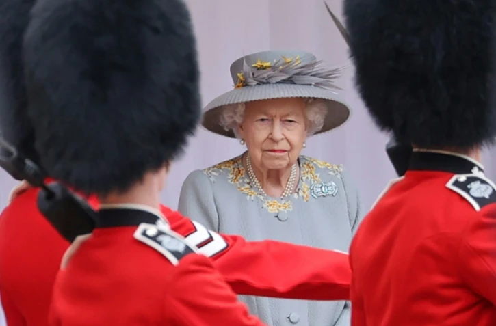La reine d'Angleterre Elizabeth II lors d'une cérémonie militaire pour son anniversaire officiel au château de Windsor le 12 juin 2021