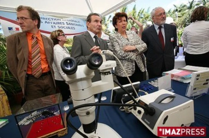 Lundi 3 décembre 2007

Le ministre de la santé Roselyne Bachelot en visite dans le sud de l'ile