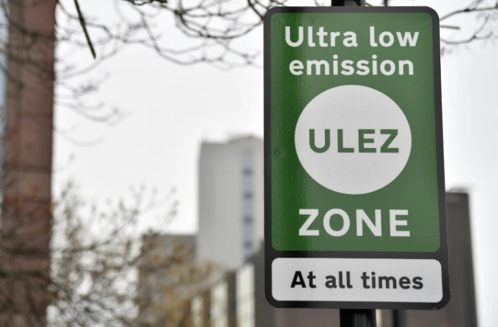 Les nouveaux panneaux de signalisation indiquant l'entrée de la zone à ultra basse émission dans le centre de Londres, le 8 avril 2019