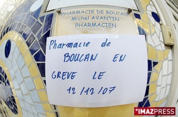 Mercredi 12 décembre 2007- 

Pour protester contre la baisse des prix des médicaments, la majorité des 253 pharmacies de l'île sont restées fermées