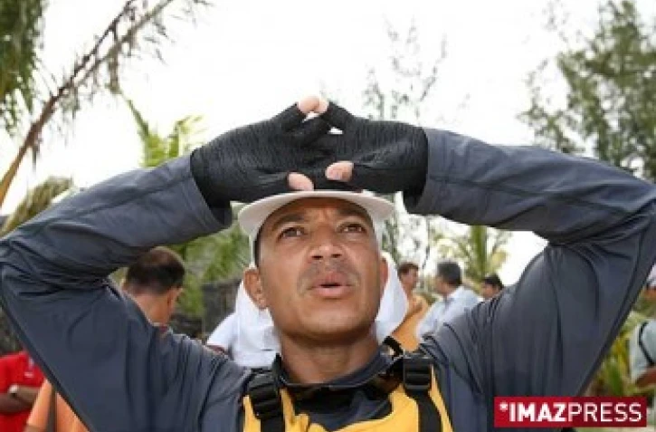 Samedi 22 Décembre 2007 - Rivière Noire (Maurice)

Le Réunionnais Josian Turpin tente la traversée à la rame entre Maurice et La Réunion