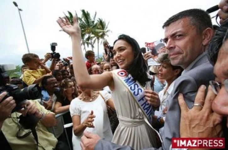 Vendredi 28 Décembre 2007

Valérie Bégue garde son titre de Miss France 2008